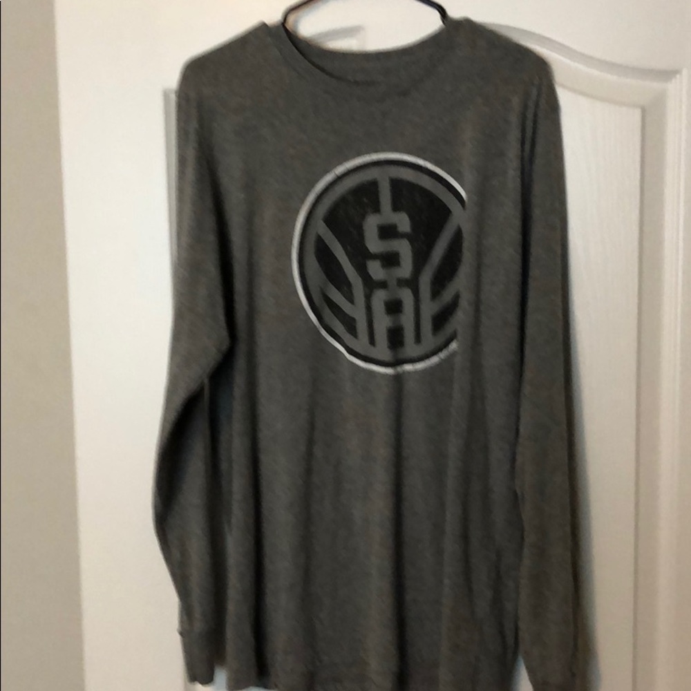 Long sleeve gray San Antonio Spurs shirt